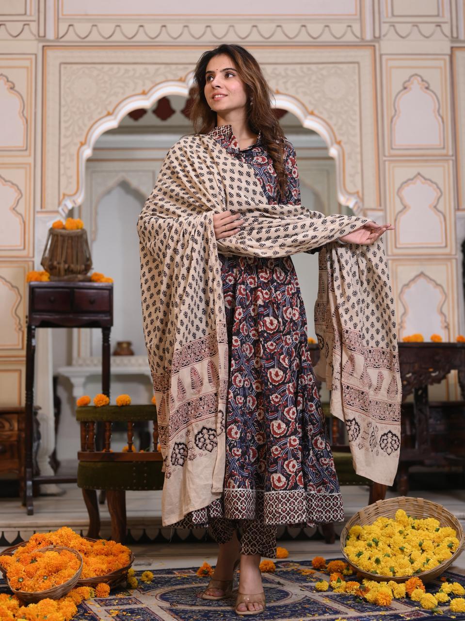 Hand Block Printed Maheshwari Silk Zari Border Suit Set-Black