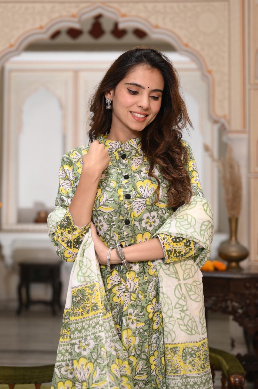 Hand Block Printed Maheshwari Silk Zari Border Suit Set-green