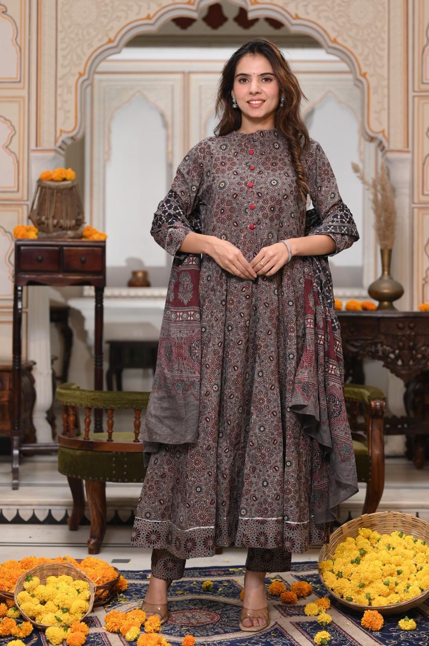 Hand Block Printed Maheshwari Silk Zari Border Suit Set-Black