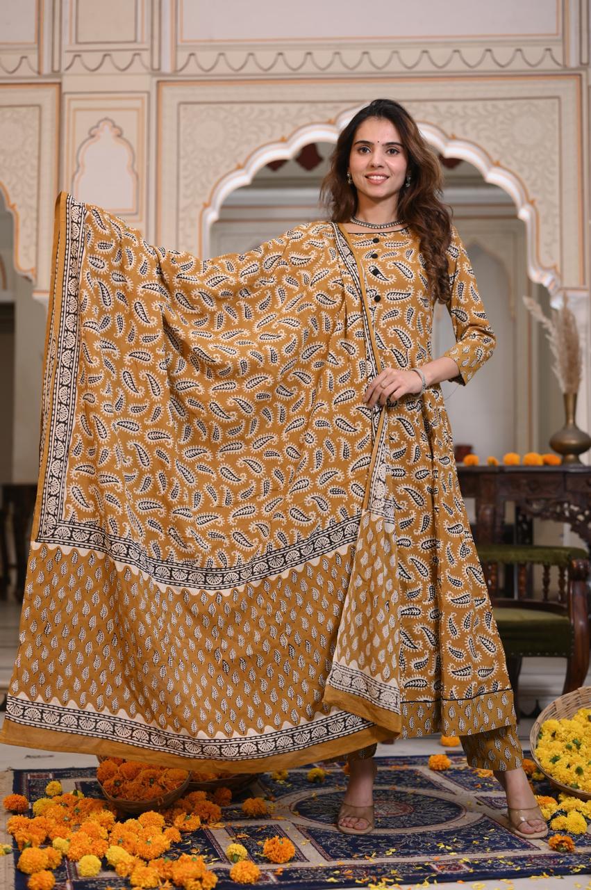 Hand Block Printed Maheshwari Silk Zari Border Suit Set-yellow