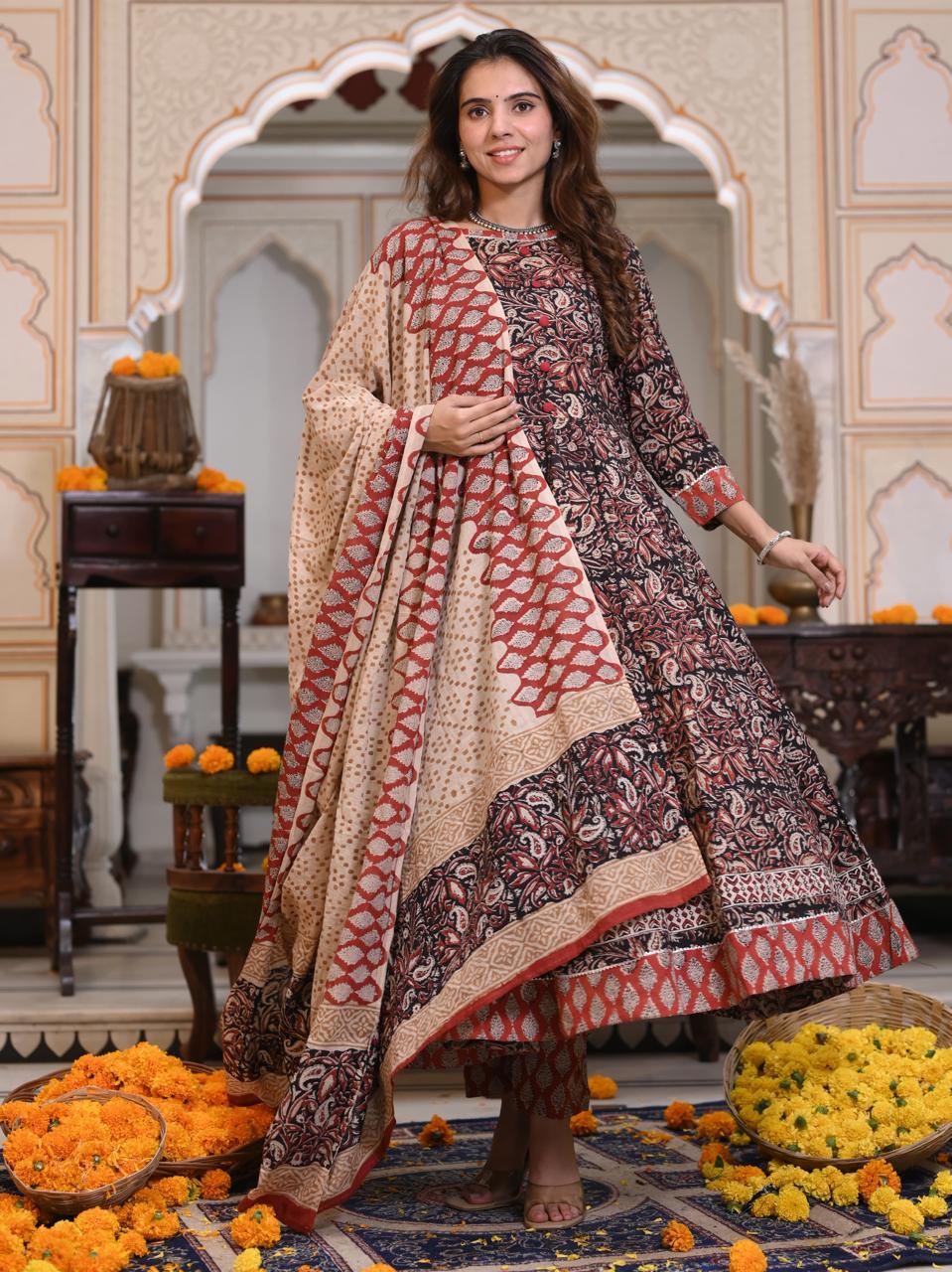 Hand Block Printed Maheshwari Silk Zari Border Suit Set-Black